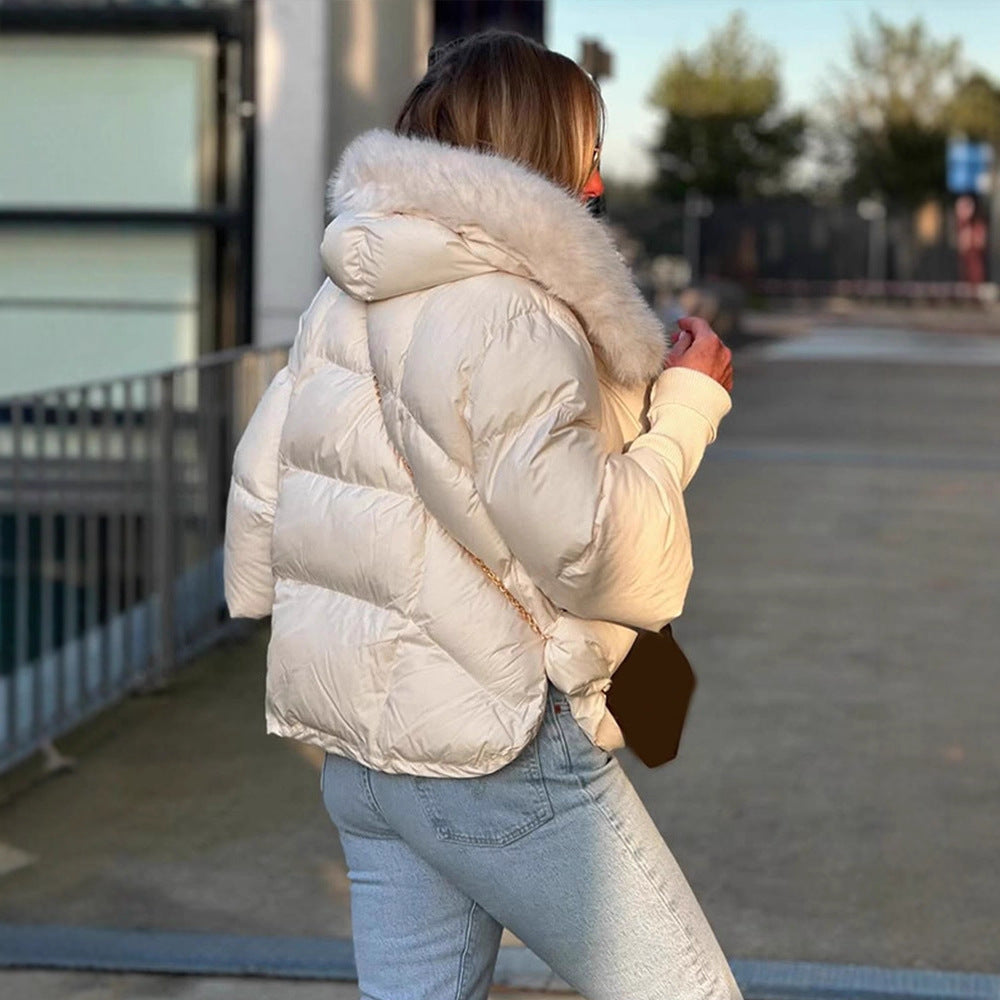 Damen Kurze gesteppte Daunenjacke mit voluminösem Kunstfell-Schalkragen und taillierendem Schnitt Nord Taschen