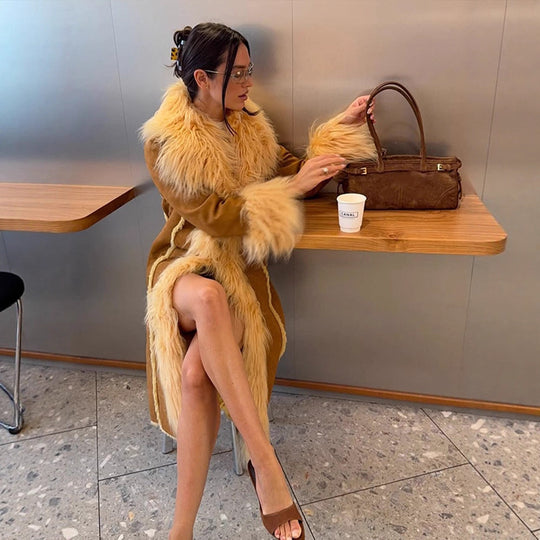 Damen Langer Shearling‑Imitatmantel mit voluminösem Schalkragen und Plüschmanschetten Nord Taschen