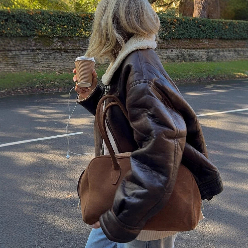 Damen Oversize Fliegerjacke aus Kunstleder mit Teddyfutter und breitem Schnitt Nord Taschen
