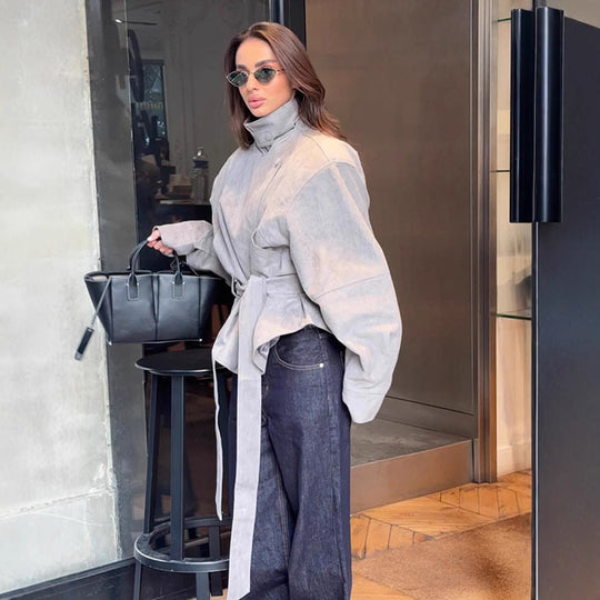 Damen Kurzjacke aus Veloursleder‑Optik mit hohem Stehkragen, Taillengürtel und kastiger Oversize‑Silhouette Nord Taschen
