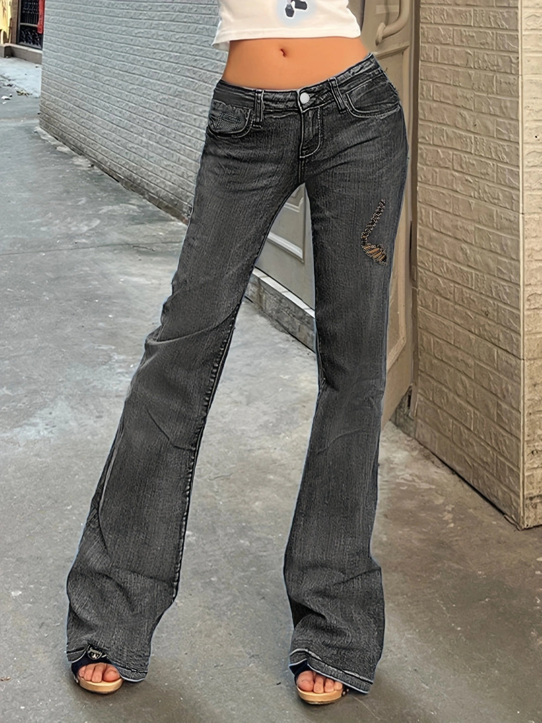Damen Hochtaillierte Flared-Jeans mit ausgestelltem Bein, dezenter Stickerei & verlängertem Saum Nord Taschen
