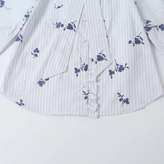 Damen Schlupfbluse mit Schleifenkragen, Rüschenpasse und floraler Stickerei Nord Taschen
