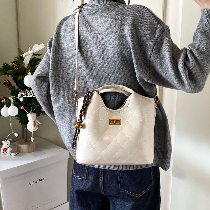 Damen modische Handtasche mit elegantem Steppmuster und abnehmbaren Anhänger Nord Taschen