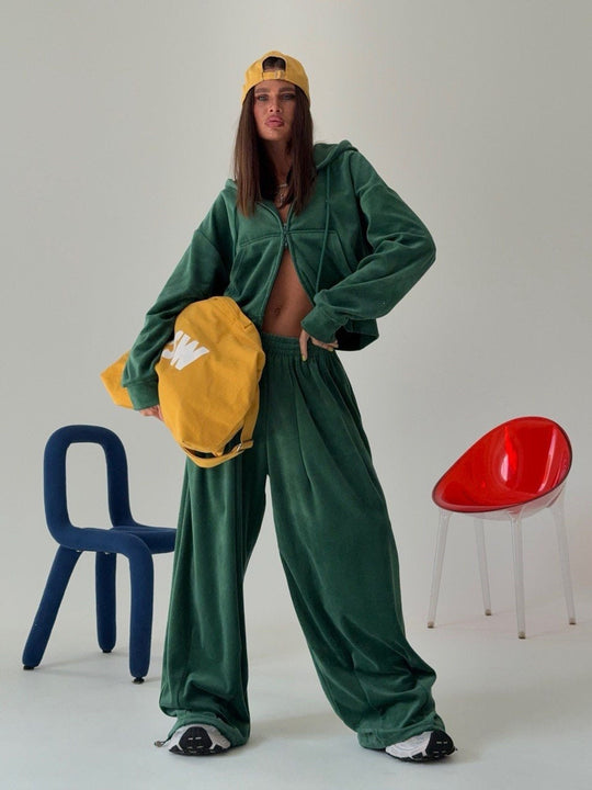 Damen Velours-Set Oversize mit Cropped-Zip-Hoodie und weiter Bundfaltenhose Nord Taschen
