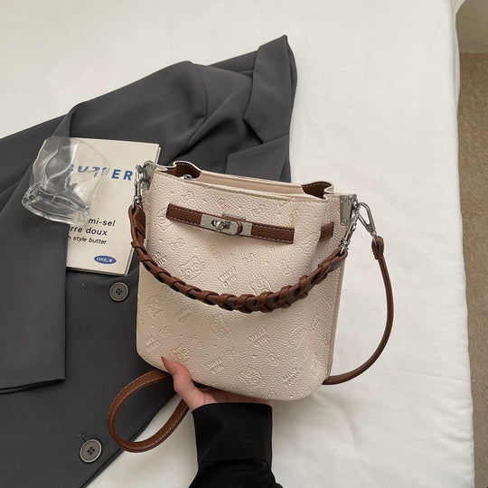 Damen Umhängetasche aus strukturiertem Kunstleder mit geflochtenem Schulterriemen Nord Taschen