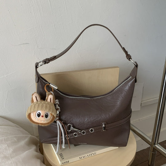 Damen modische Hobo-Tasche aus hochwertigem Kunstleder mit verspieltem Anhänger Nord Taschen