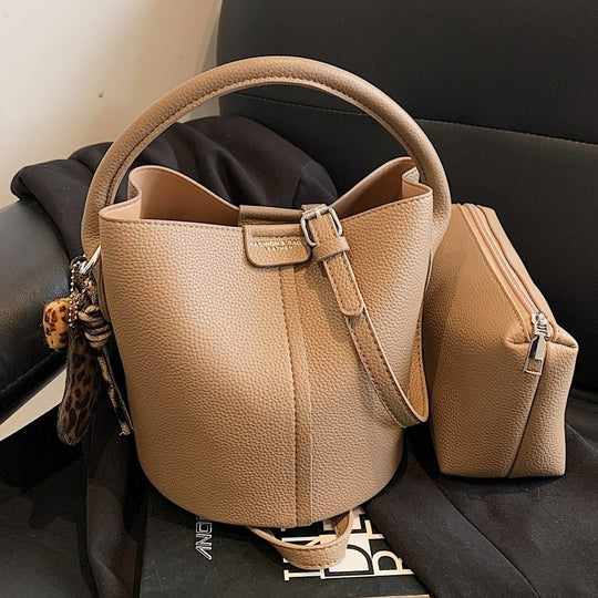 Damen Bucket-Handtasche mit minimalistischem Design und abnehmbarem Anhänger Nord Taschen