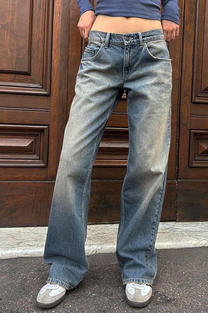 Damen weites Denim Hosenmodell mit tiefem Bund und weitem Schlag Nord Taschen