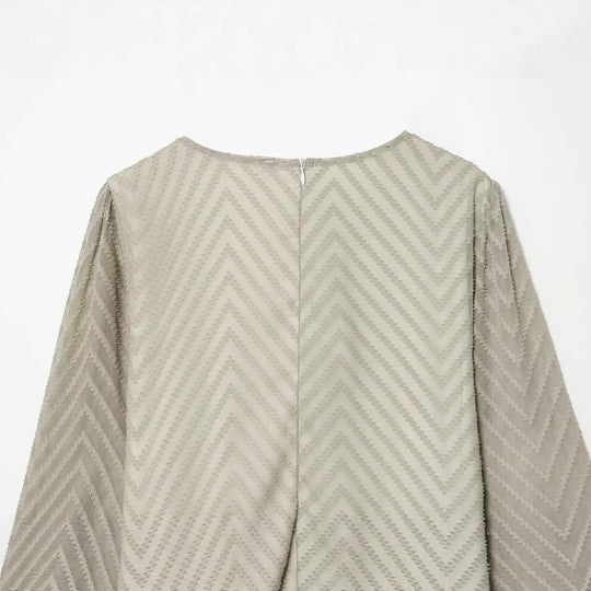 Damen V‑Ausschnitt Mini‑Kleid mit Jacquardstruktur und geraffter Taille Nord Taschen