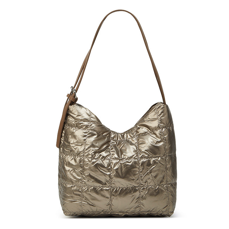 Damen Hobo-Tasche aus weich gepolstertem Material mit modischem Faltendesign Nord Taschen