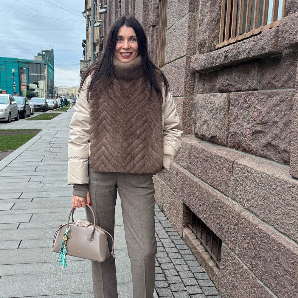 Damen Gefüttertes Pelzponcho mit hohem Rollkragen & Chevron-Struktur Nord Taschen