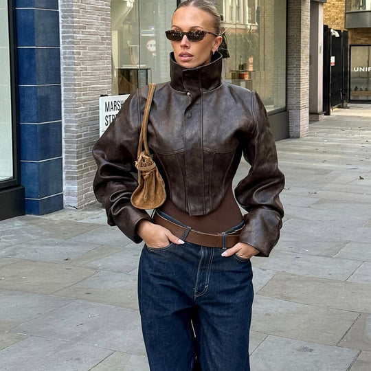 Damen Konturierte Kurzlederjacke mit hohem Stehkragen und Ballonärmeln Nord Taschen