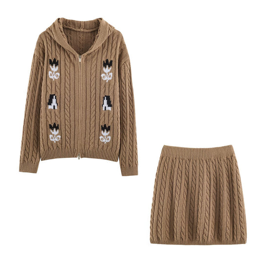 Damen Zweiteiliges Strick-Set mit Zipper-Kapuzenjacke und kurzem Zopfmuster-Rock Nord Taschen