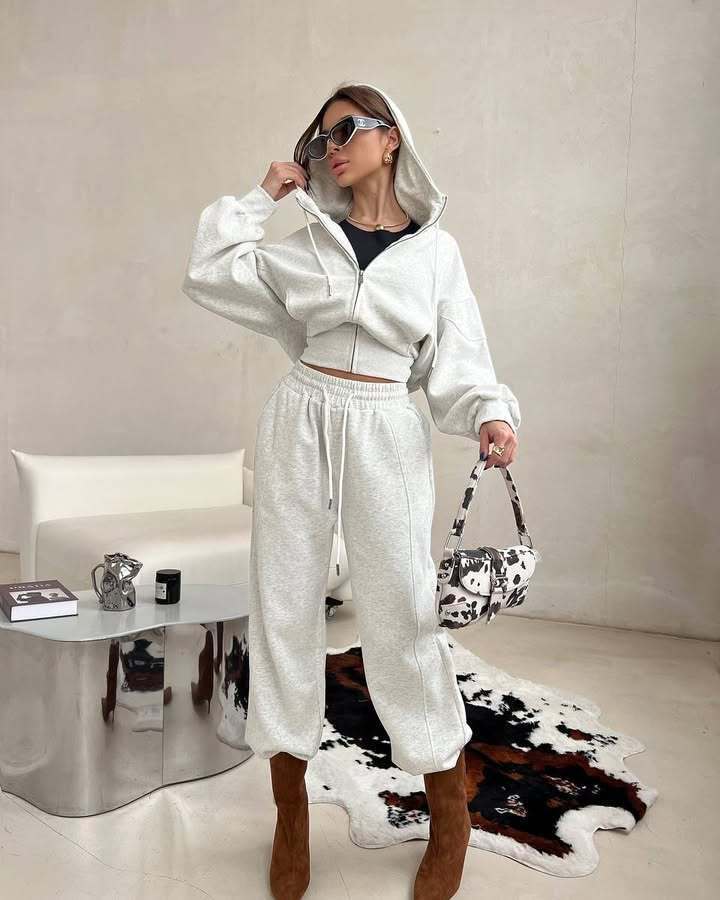 Damen kurzes Kapuzen-Sweatjacke mit Balloonärmeln und elastischer High-Waist Palazzo-Freizeithose Nord Taschen