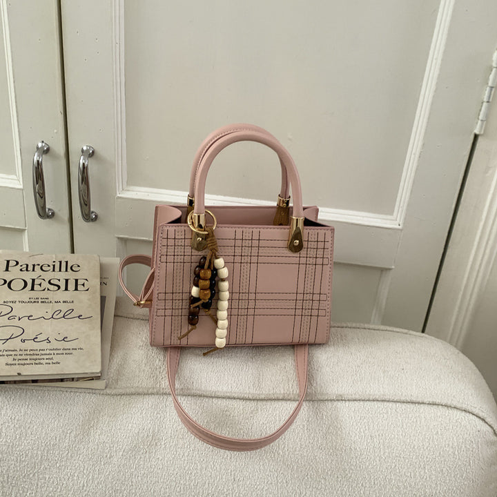Damen Mini-Handtasche mit eleganter Struktur und goldenen Akzenten Nord Taschen