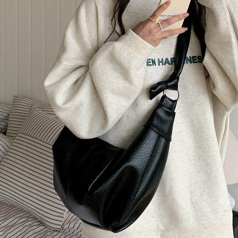 Damen Hobo-Tasche mit raffinierter Drapierung und modernem Tragegurt Nord Taschen