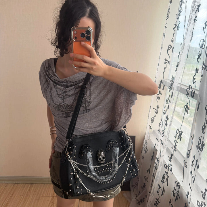 Damen Hobo-Tasche mit dekorativem Totenkopf-Design und robusten Nieten Nord Taschen