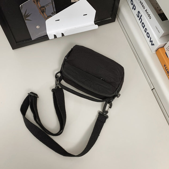 Damen Umhängetasche mit robustem Reißverschluss und verstellbarem Schulterriemen Nord Taschen