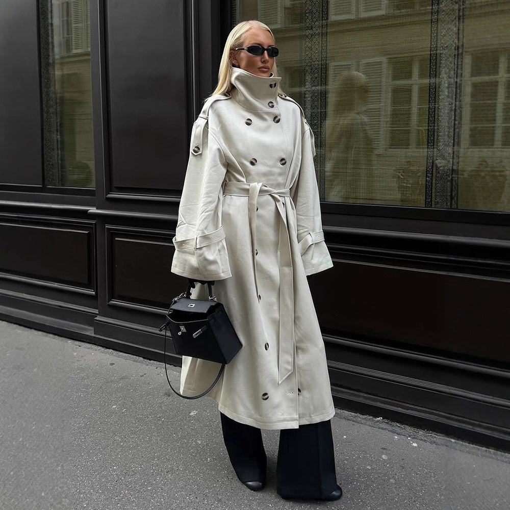 Damen Langer Trenchcoat mit hohem Stehkragen, doppelreihiger Knopfleiste und weiten Manschetten Nord Taschen