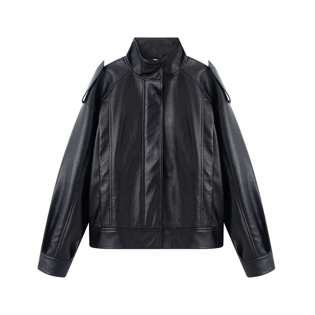Damen Kurzjacke in Lederoptik mit Stehkragen, überschnittener Schulterpartie und dekorativen Schulterklappen Nord Taschen