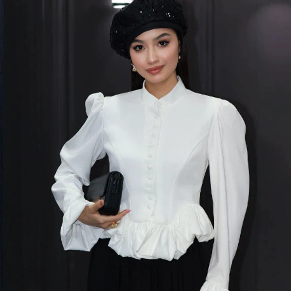 Damen Taillierte Peplum-Bluse mit Stehkragen, bezogener Knopfleiste und Puffärmeln Nord Taschen