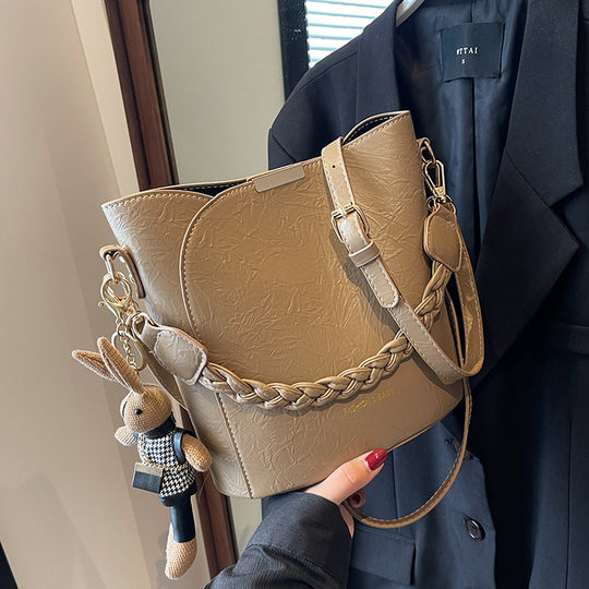 Damen Schultertasche aus hochwertigem Kunstleder mit geflochtenem Detail Nord Taschen