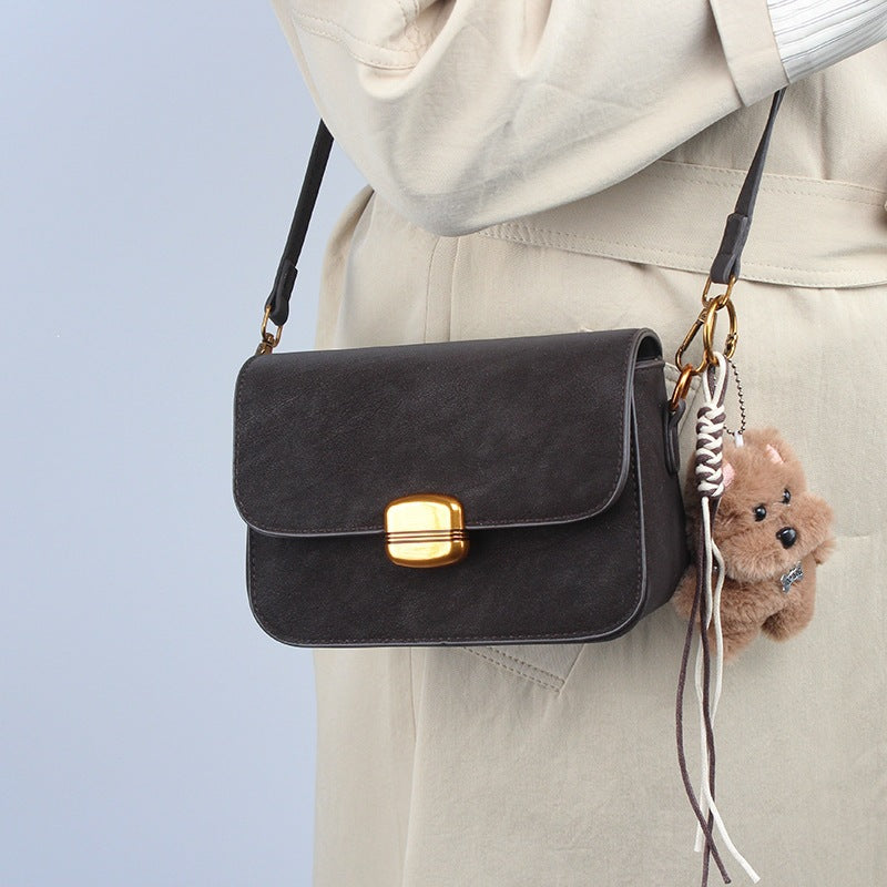 Damen Elegante Umhängetasche mit dekorativem Anhänger Nord Taschen