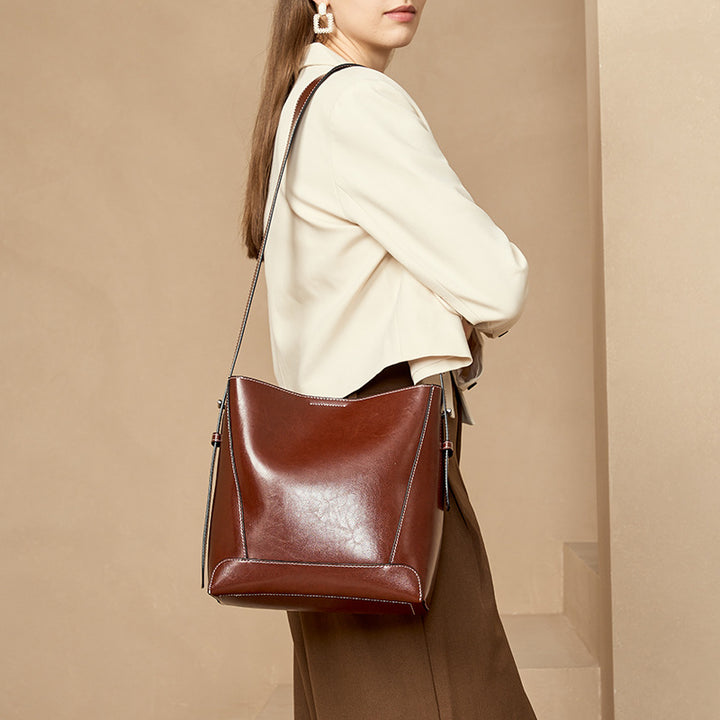Damen elegante Schultertasche mit strukturierten Akzenten Nord Taschen