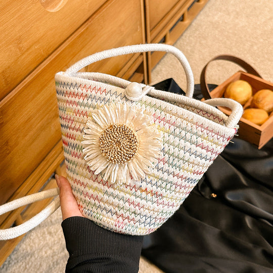 Damen Stofftasche mit floralem Design und einzigartigem Anhänger Nord Taschen