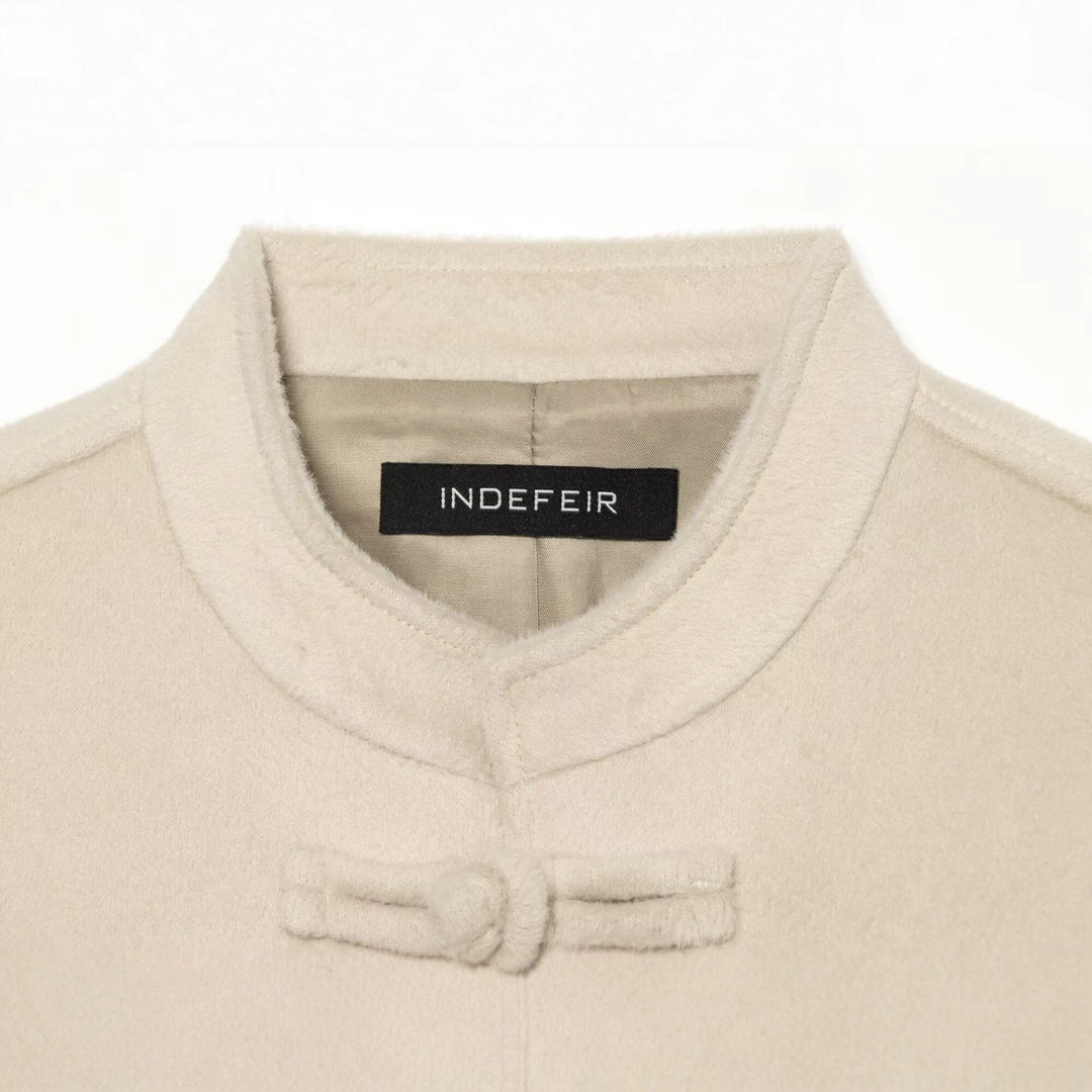 Damen Kurze Teddyjacke mit Mandarinkragen und dekorativen Knotenverschlüssen Nord Taschen