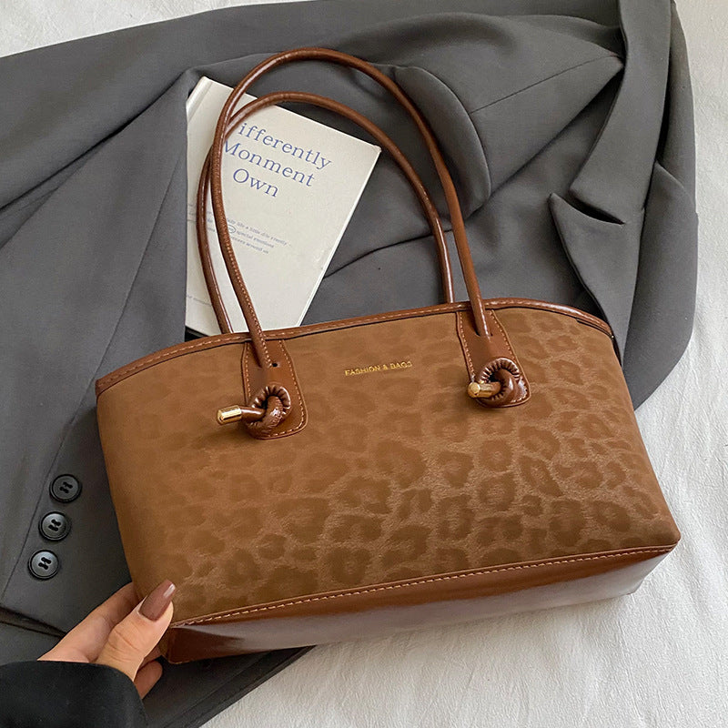 Damen Handtasche mit elegantem Leo-Design und praktischem Innenfach Nord Taschen