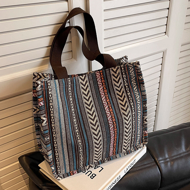 Damen Handtasche mit farbenfrohem geometrischen Muster Nord Taschen