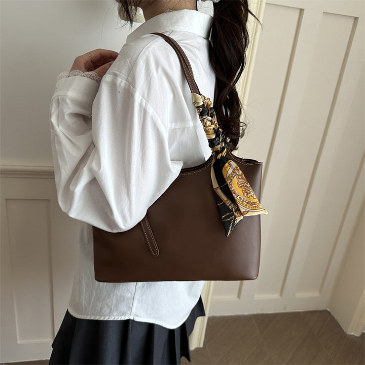 Damen elegante Tote-Bag mit feinem Tragegurt und modischen Accessoires Nord Taschen
