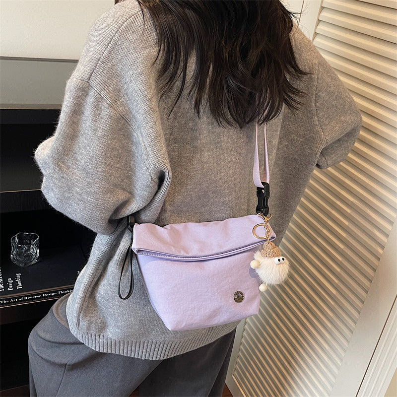 Damentasche mit dekorativem Schlüsselanhänger und modernem Design Nord Taschen
