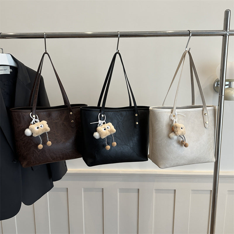 Damen klassische Tote-Bag mit charmantem Plüschtieranhänger Nord Taschen