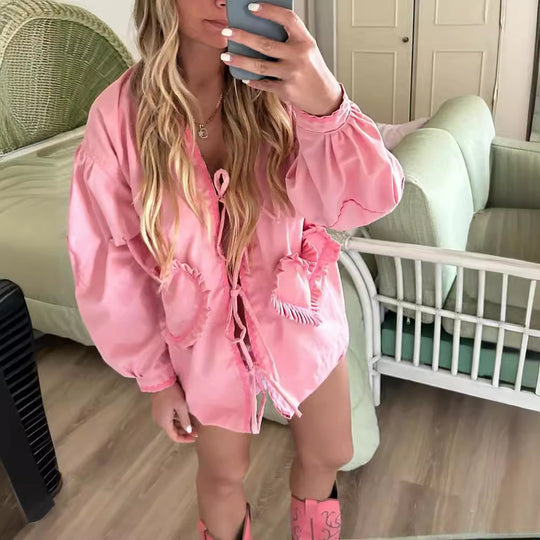 Damen Langärmlige V‑Ausschnitt Bluse mit Bindebändern und Herz‑Rüschentaschen Nord Taschen