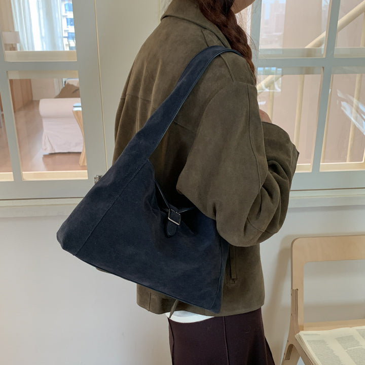 Damen Hobo-Tasche aus weichem Veloursleder mit praktischem Tragegriff Nord Taschen