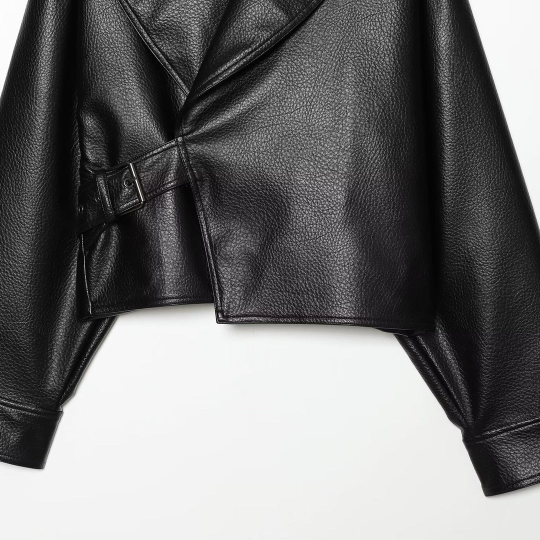 Damen Cropped Lederoptik-Jacke mit übergroßem Schalkragen und taillierendem Schnallenriemen Nord Taschen