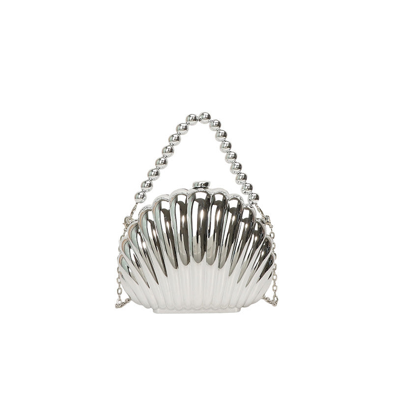 Damen Clutch im Muschel-Design mit stilvollem Kettenriemen Nord Taschen