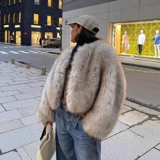 Damen Kurzjacke aus luxuriösem Hochflor‑Faux‑Fur mit kastiger Silhouette und voluminösen Ärmeln Nord Taschen