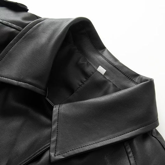 Damen kurze Kunstleder‑Trenchjacke mit Taillengürtel und Schultercape Nord Taschen