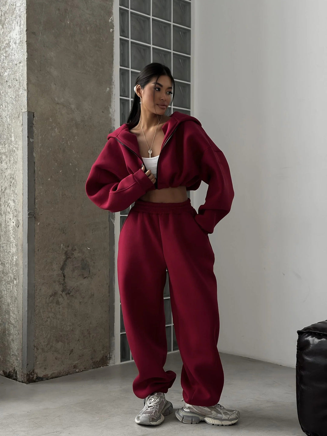 Damen kurzes Oversize-Scuba-Zip-Hoodie mit Tunnelzug und figurformender High-Waist-Jogginghose Nord Taschen