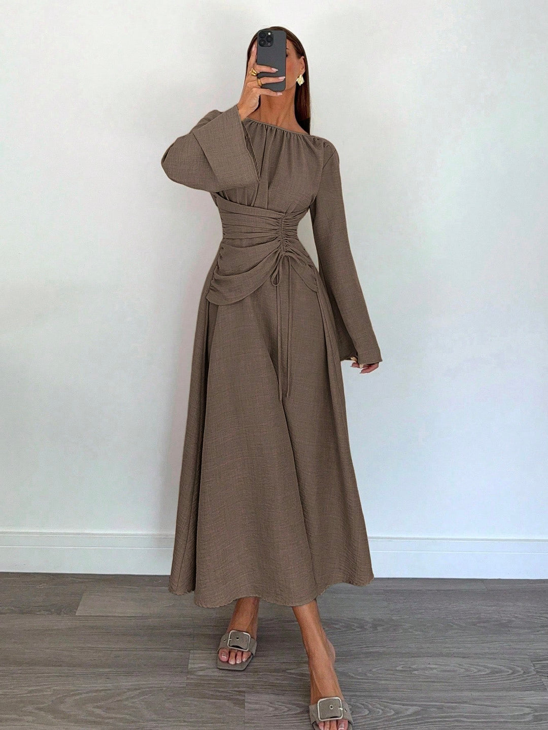 Damen Maxikleid mit geraffter Taillen-Schnürung und Glockenärmeln Nord Taschen