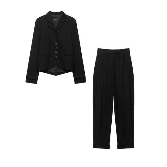 Damen Kurzer taillierter Blazer mit asymmetrischem Saum und durchgehender Knopfleiste Nord Taschen