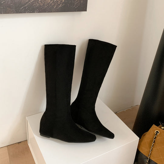 Damen Kniehohe Stiefel mit flacher Sohle und schlanker Schaftform Nord Taschen