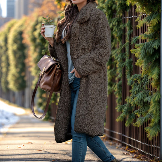 Damen Langer Teddy-Mantel aus Kunstfell mit Oversize-Schnitt und Schalkragen Nord Taschen