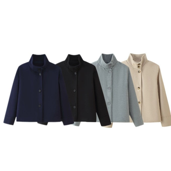 Damen 9800+ kurze boxy‑Wollmix‑Jacke mit hohem Funnelkragen, asymmetrischer Knopfleiste und verstellbaren Manschetten Nord Taschen
