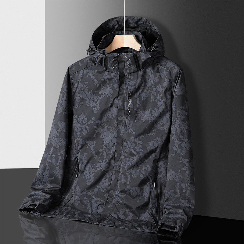Herren leichter wasserdichter Softshell‑Hoodie mit Kapuze und Tarn‑Hex‑Alloverprint Nord Taschen