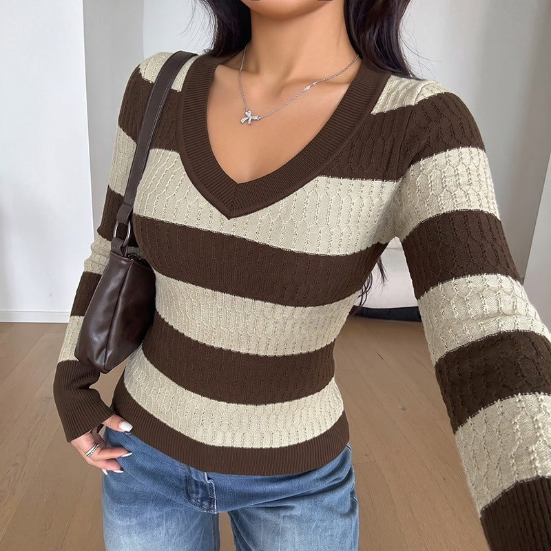 Damen Gestreifter Feinstrickpullover mit V‑Ausschnitt und taillierter Silhouette Nord Taschen