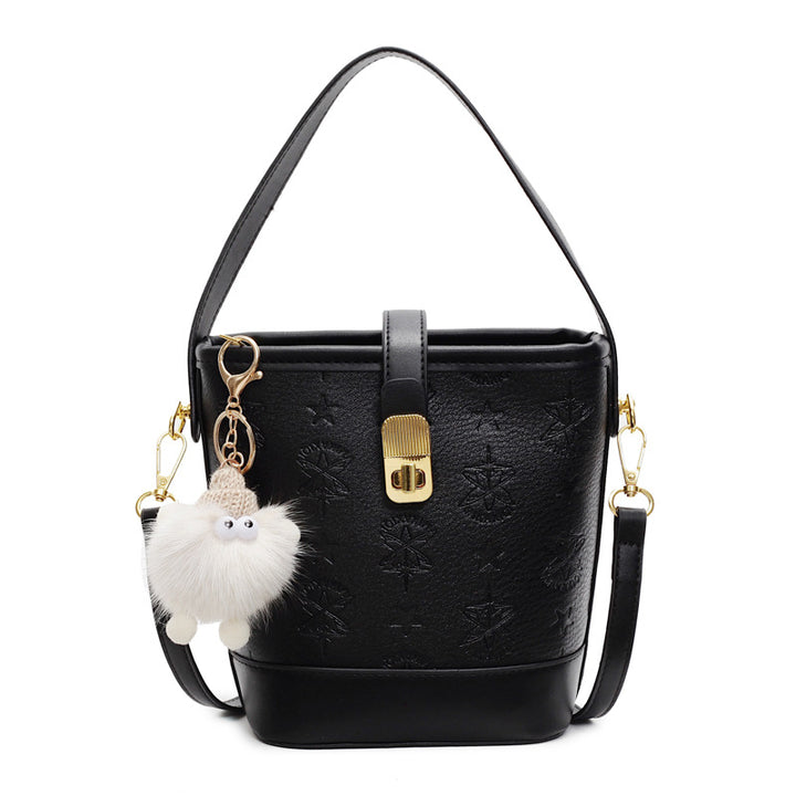 Damen modische Bucket-Tasche mit verspieltem Anhänger | Nord Taschen